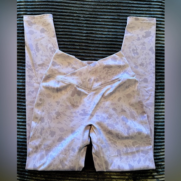 Alphalete Surface Leggings - Picture 2 of 3